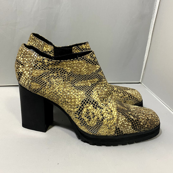Seychelles Leather Lug Sole Ankle Boot Womens 8 Yellow Black Snake Print - Picture 1 of 10